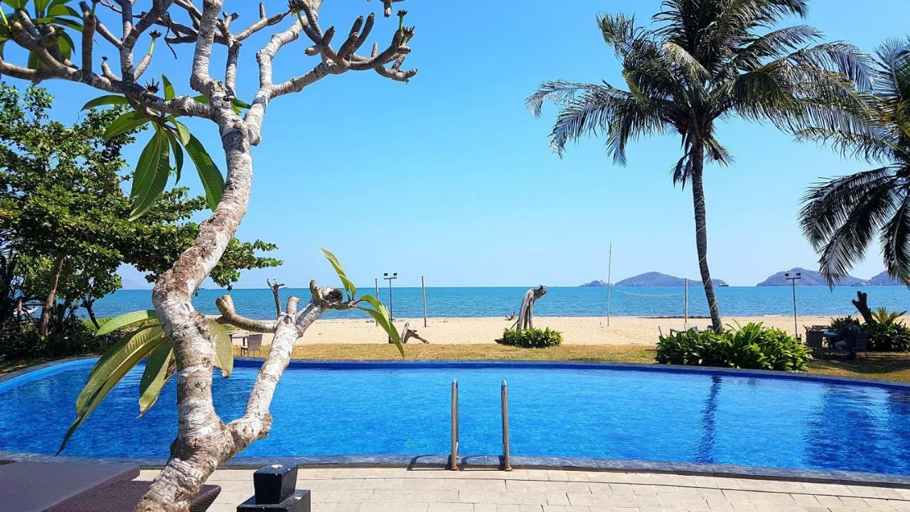 Luwansa Beach Hotel Labuan Bajo Exterior foto