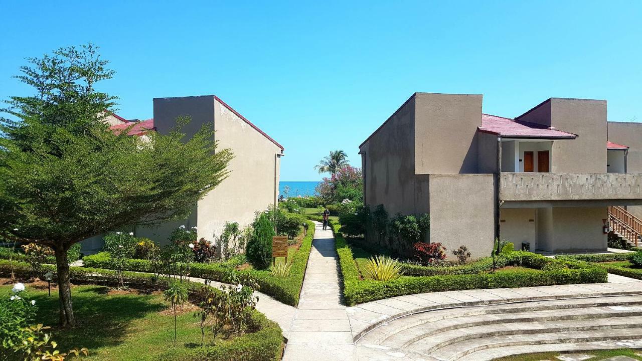 Luwansa Beach Hotel Labuan Bajo Exterior foto