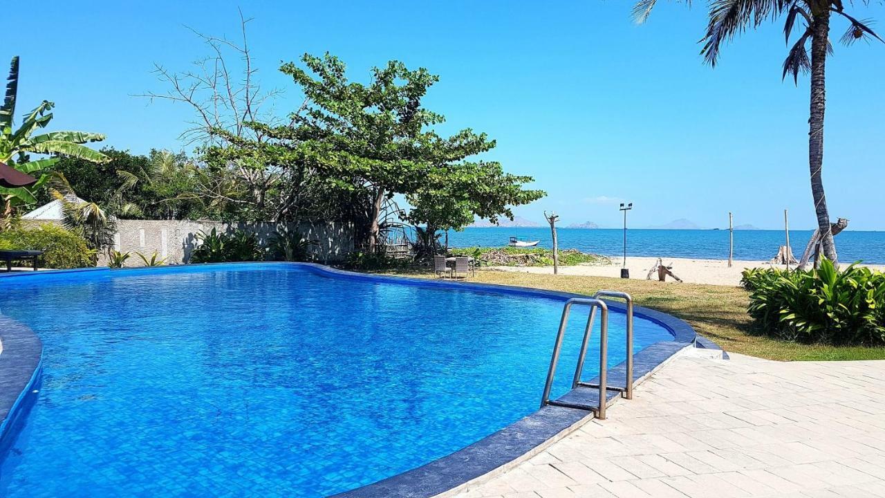 Luwansa Beach Hotel Labuan Bajo Exterior foto